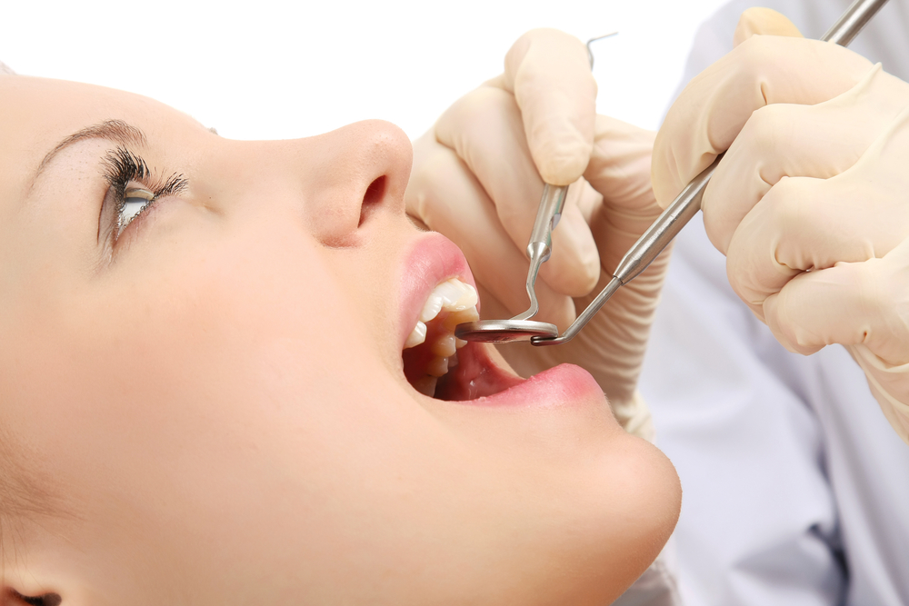Periodoncista_especialista_en_tratar_encias_barcelona