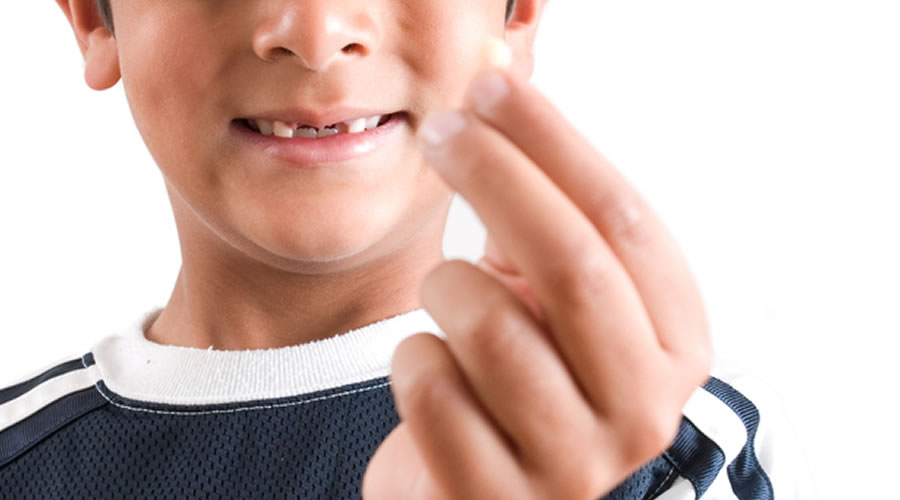 Niño con diente fracturado
